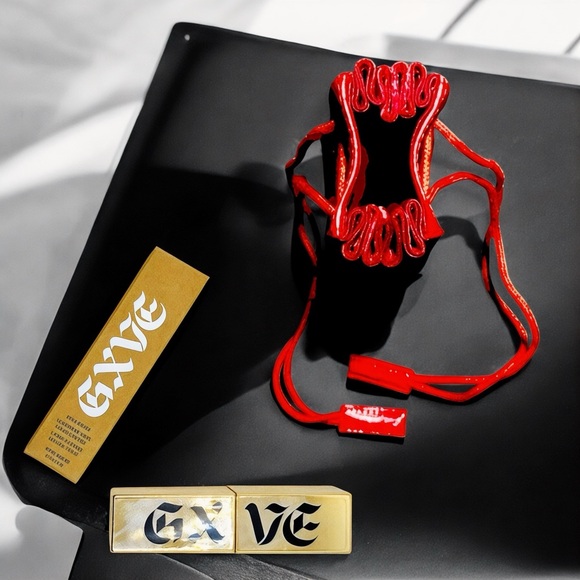 GXVE Original Sauce Liquid Lipstick + MAC Patent Drawstring Bag - Picture 5 of 13